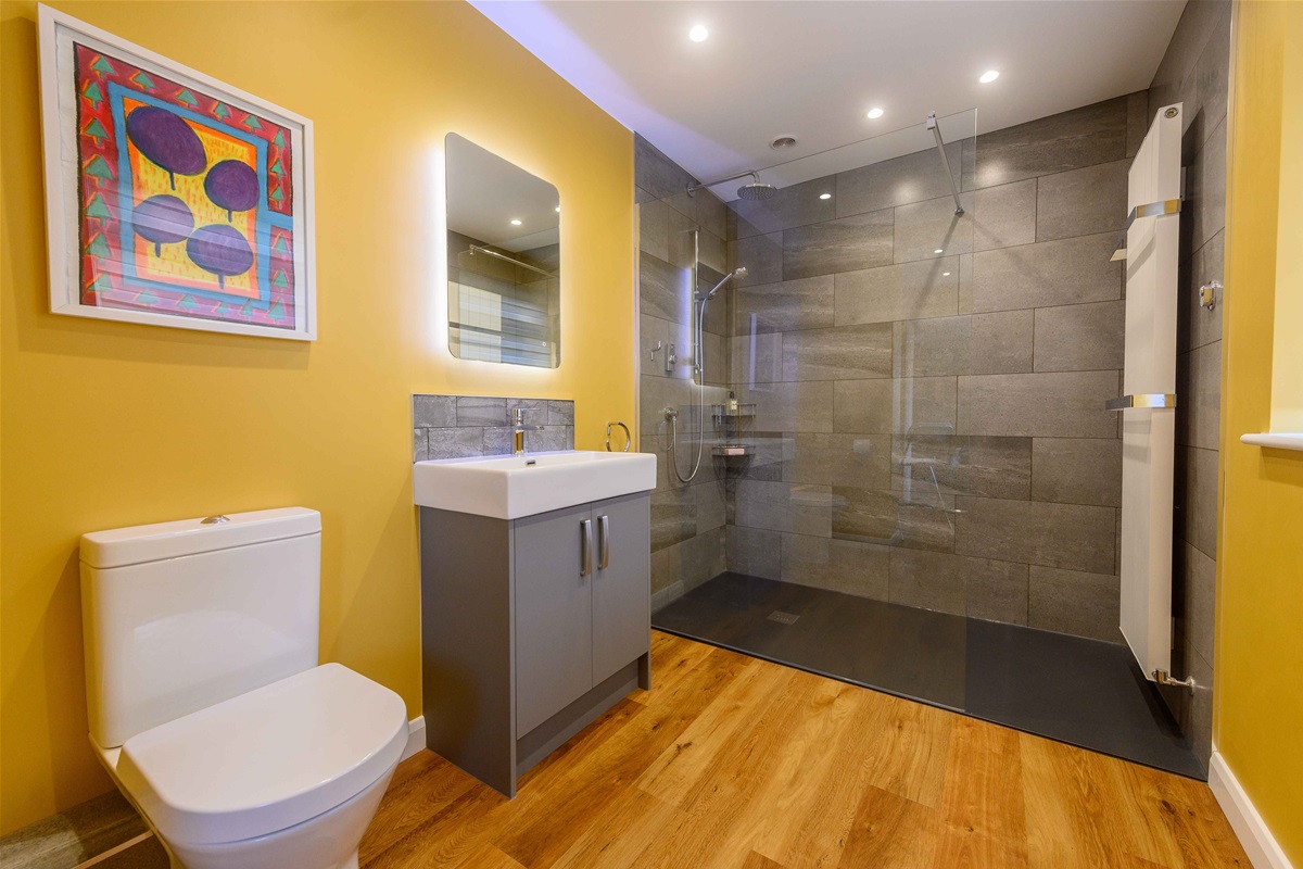 Norwich Luxury En-Suite | Bold Fitted En-suite Norfolk