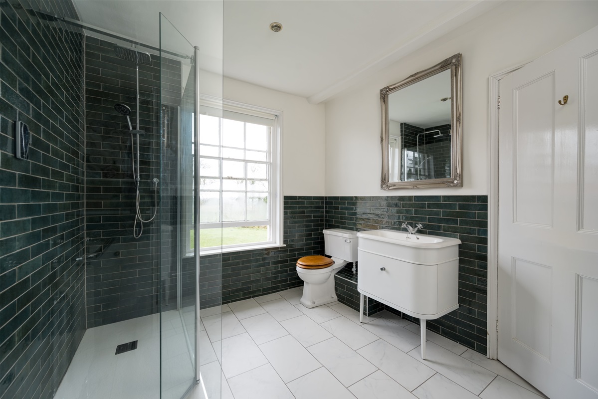 Wortham Traditional En-Suite 