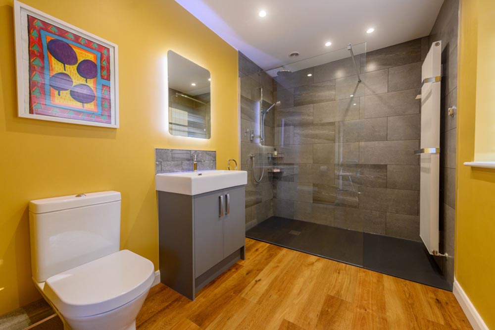 Norwich Luxury En-Suite | Bold Fitted En-suite Norfolk