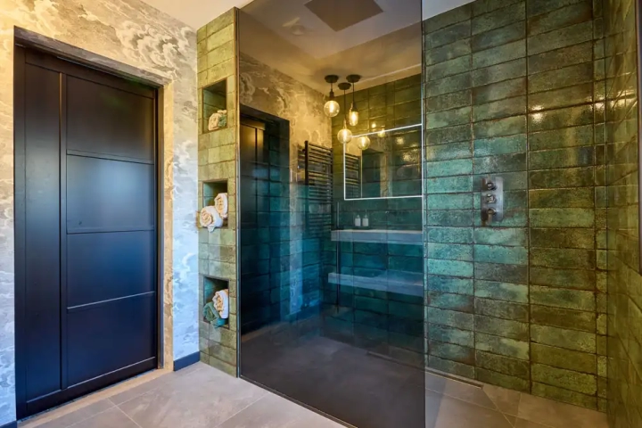 Shower with Grey Tinted Glass Shower Screen