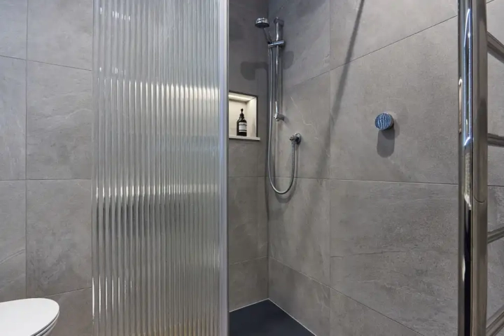 Tiled Shower With Fluted Glass Screen
