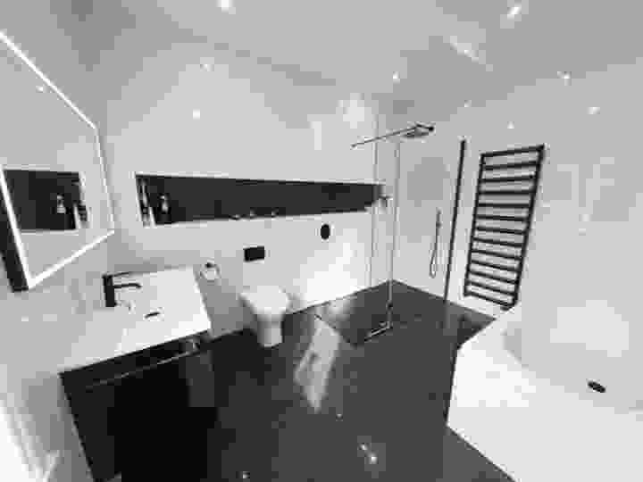 Luxury White and Black Marble Shower & Bath En-suite